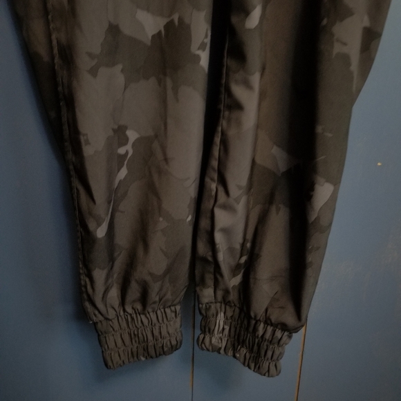 32° Jogger Pants - Picture 3 of 4